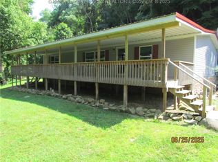 1464 Little Coal River Rd, Alum Creek, WV 25003
