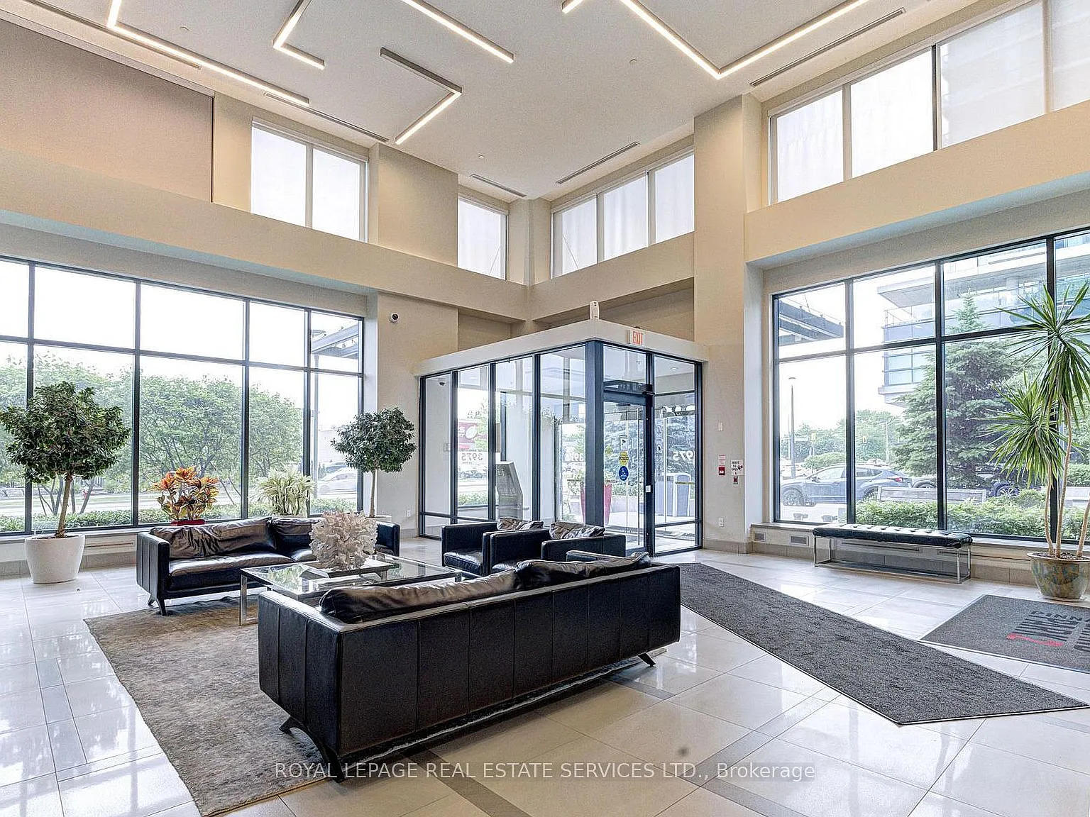 3975 Grand Park Dr — Photo 3