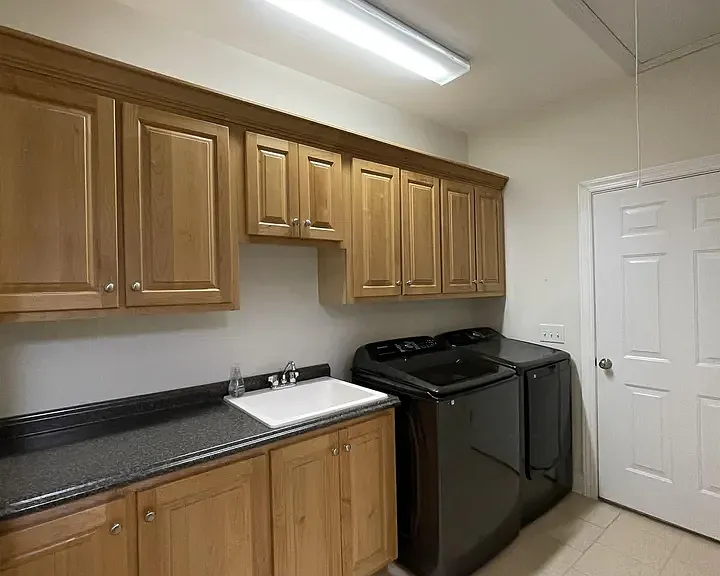 pantry/laundry room off the kitchen