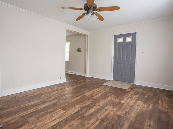 3rd image of 814 Hill St