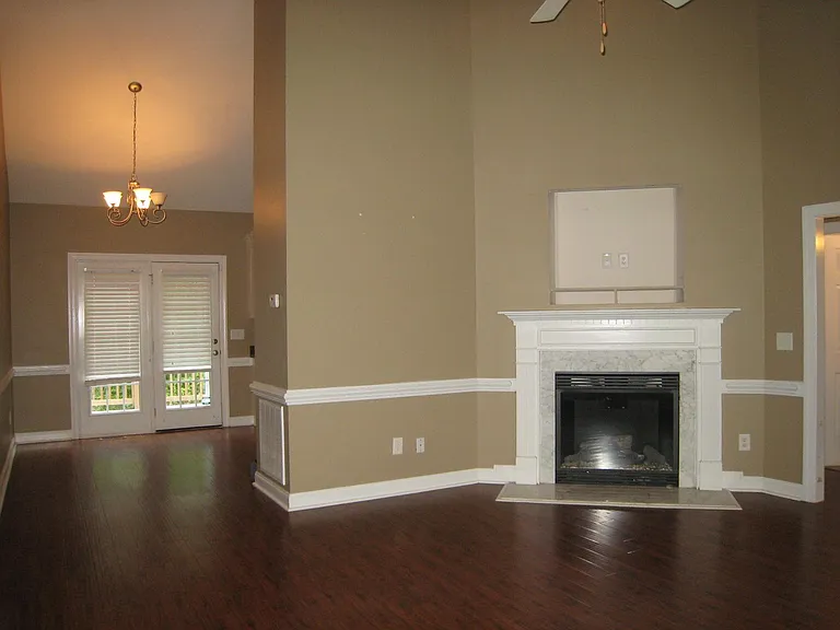 1009 Sebring Dr — Photo 4