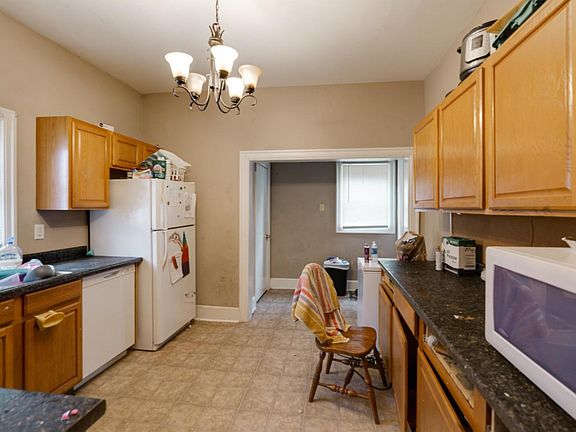 4th image of 1301 N Roosevelt Ave