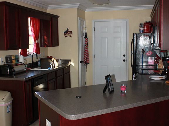 2nd image of 566 Pine St
