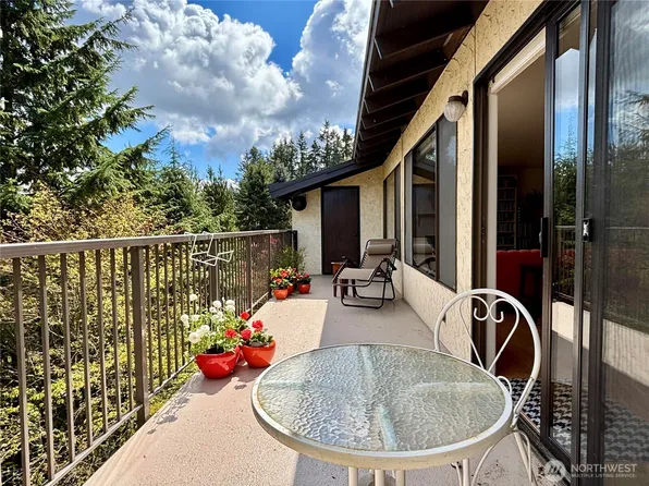 17918 23rd Lane NE #302, Shoreline, WA 98155
