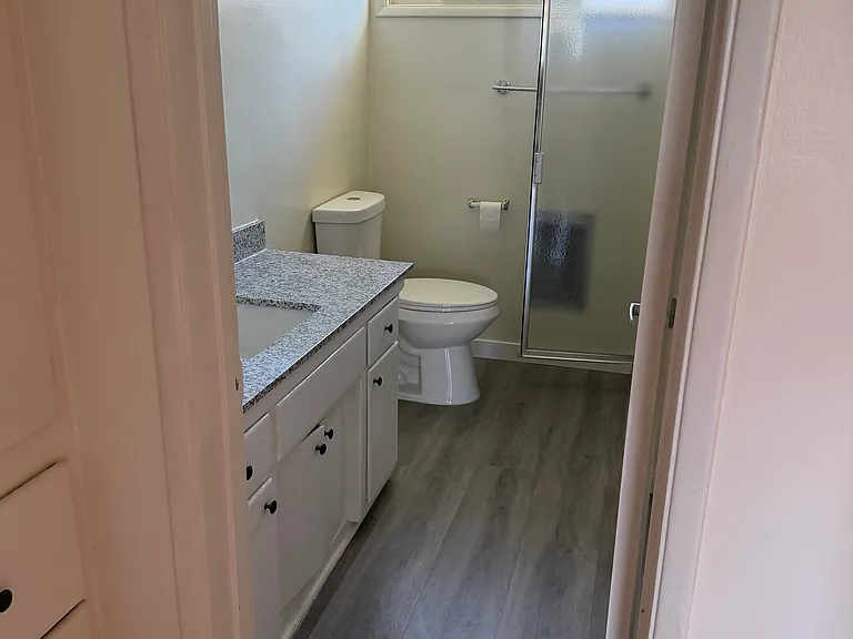 4930 Woodman Ave #10 — Photo 12
