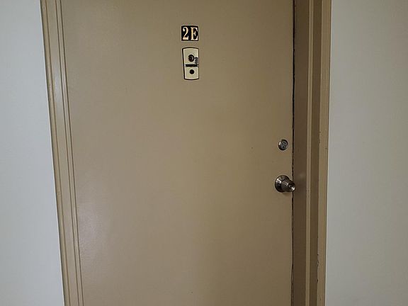 2nd image of 295 Battle Ave APT 2E
