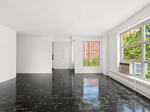 80 La Salle Street 6D image 2 of 5