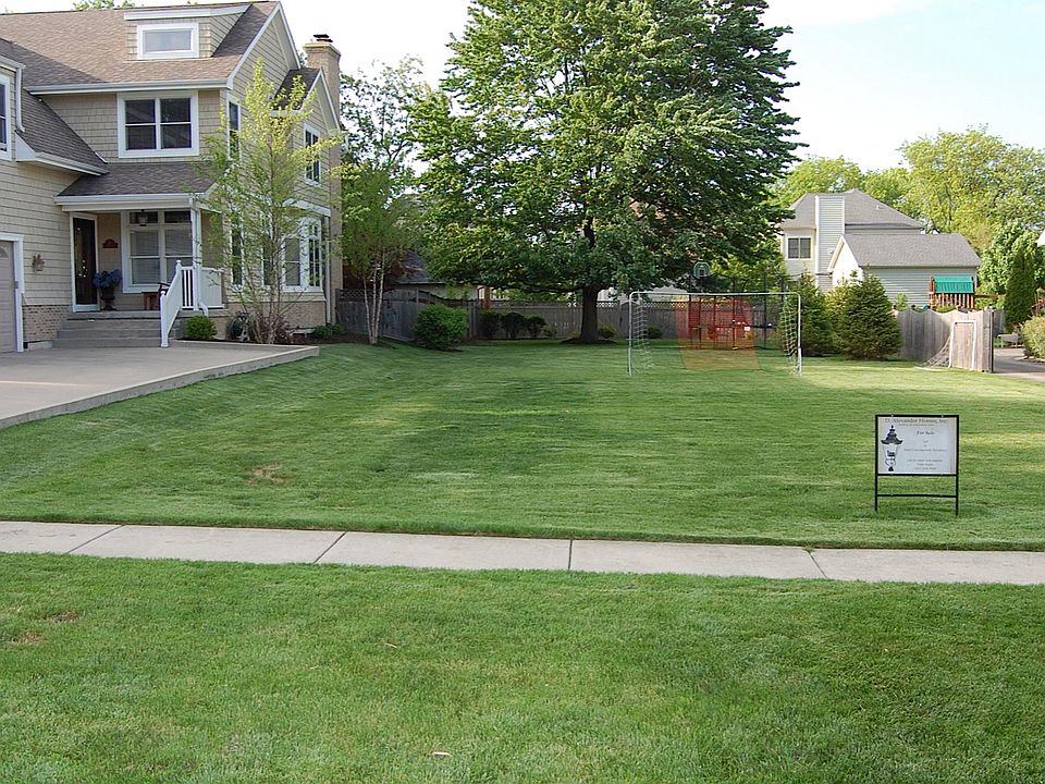 1st image of 750 Meadow Ln