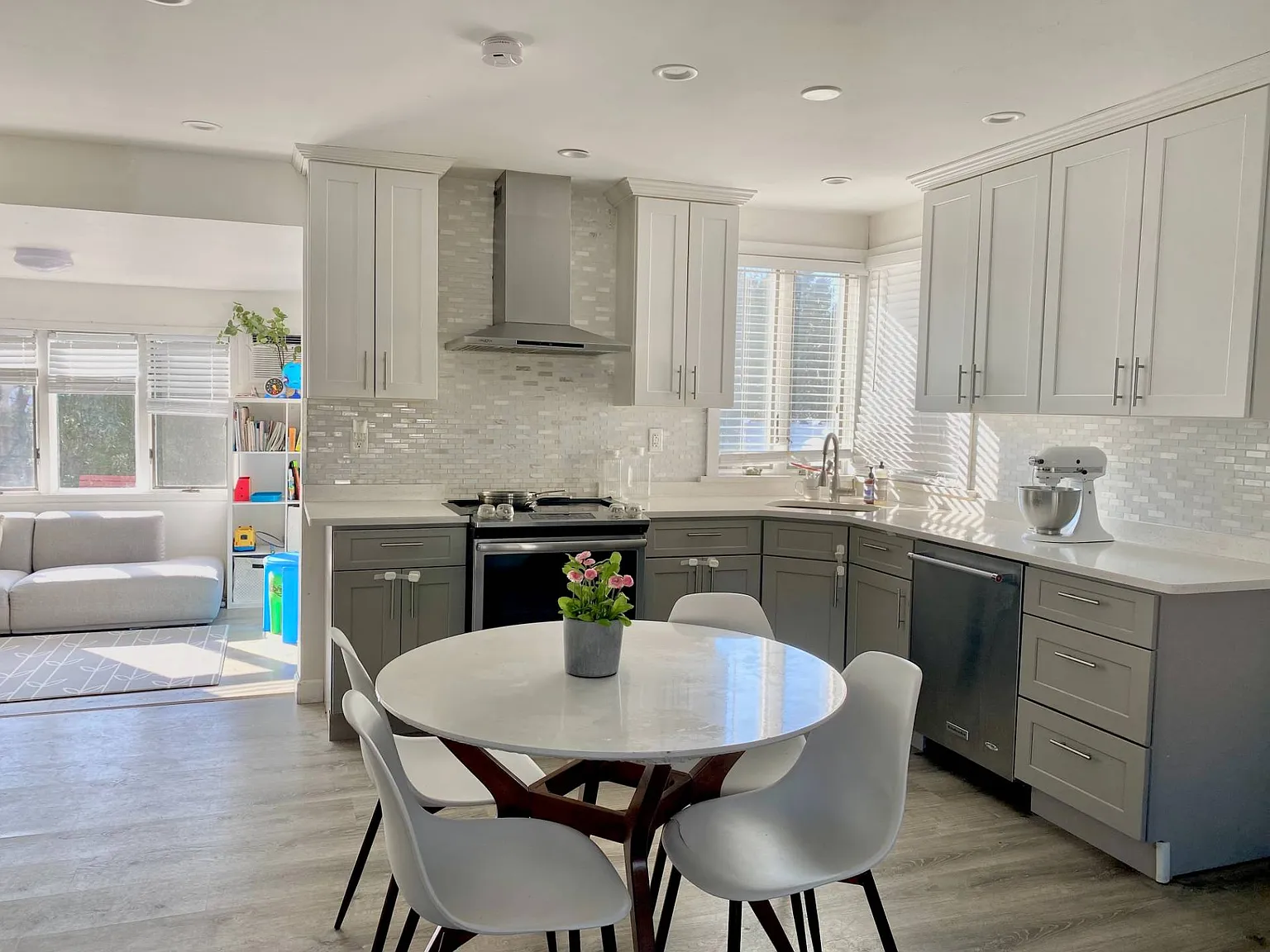 2 bed, 1.0 bath, $3,450 — Photo 2