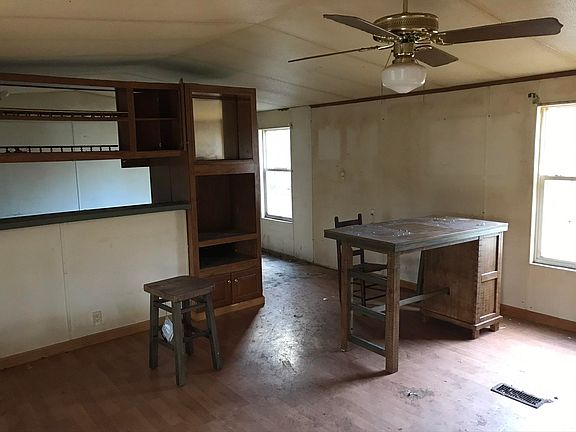 3rd image of 1761 Richard Ln