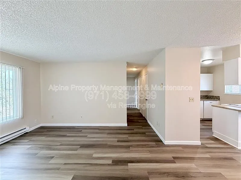 3 bed, 1.0 bath, 950 sqft, $1,895 — Photo 3