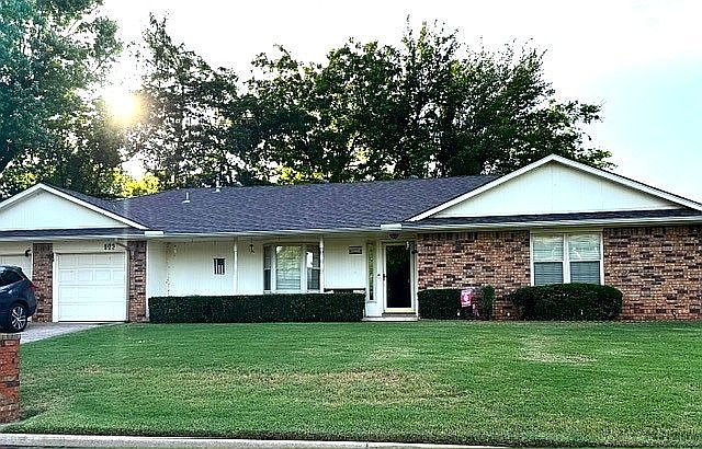 1st image of 805 Willow Creek Cir