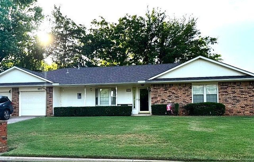 805 Willow Creek Cir - Property Image