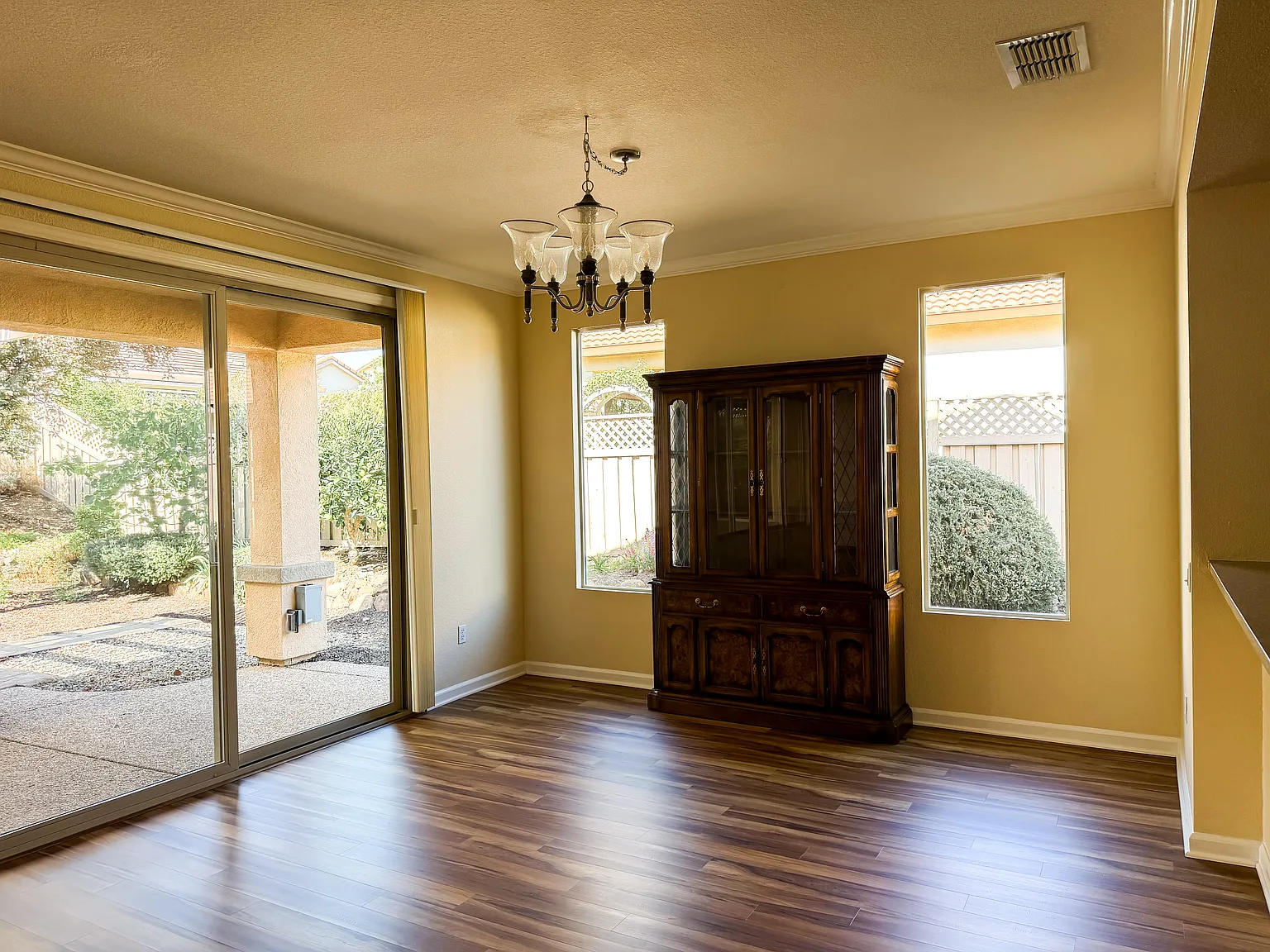 2 bed, 1764 sqft, $3,400 — Photo 4