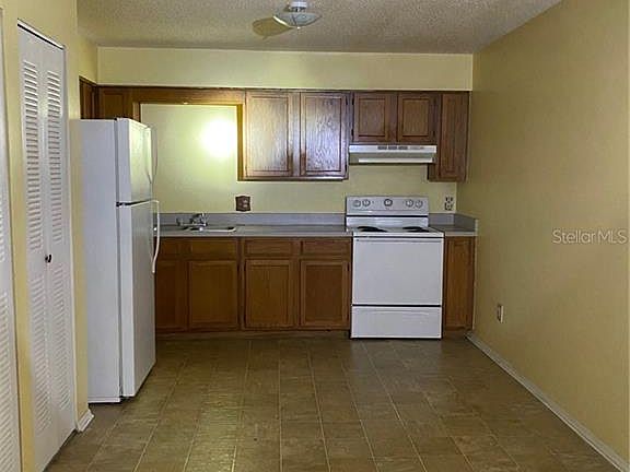 5th image of 136 W Holly Dr