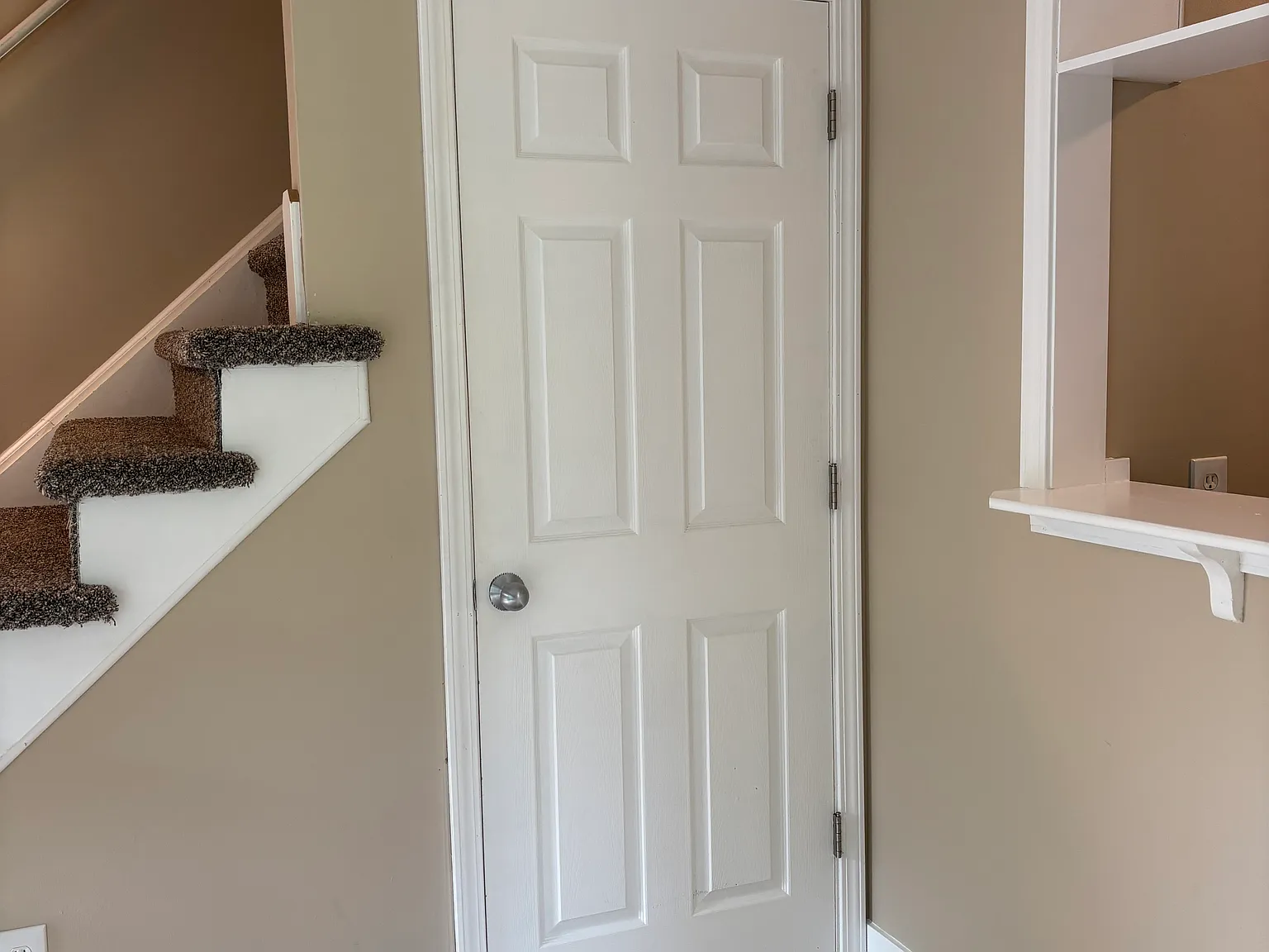 2 bed, 968 sqft, $1,300 — Photo 2