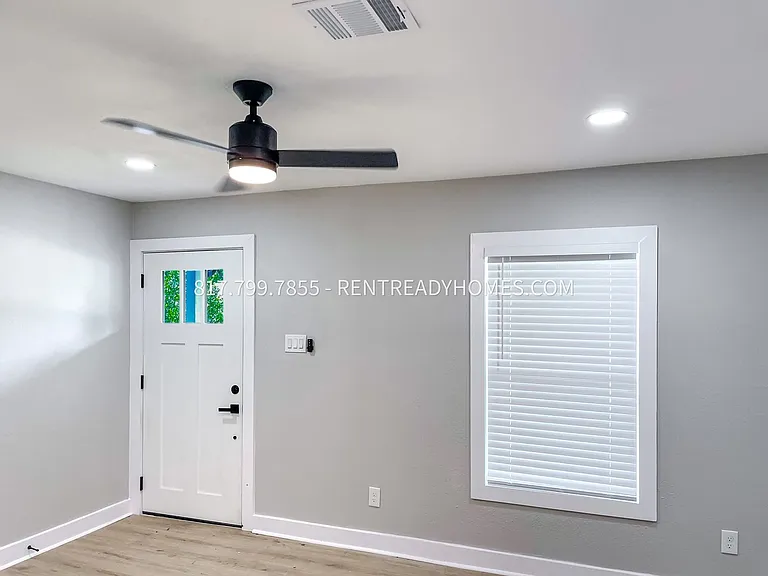 8112 Barkley St — Photo 2