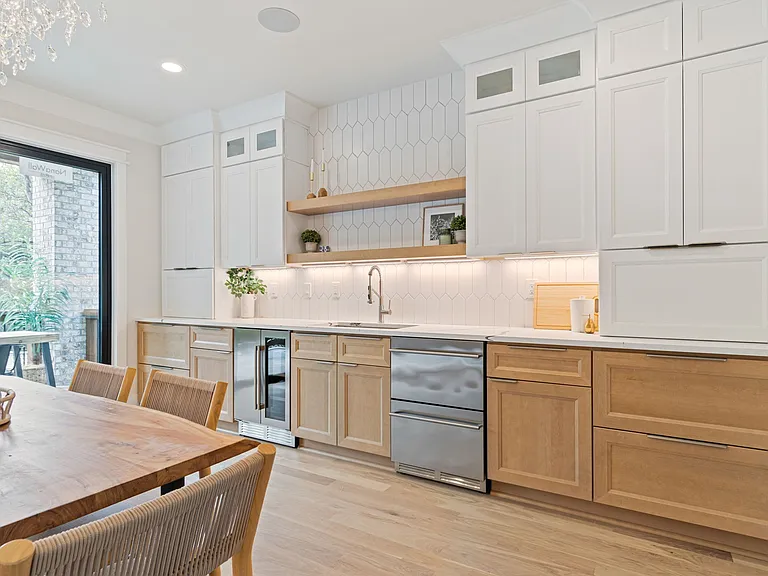 1240 Kenmore Pl — Photo 33