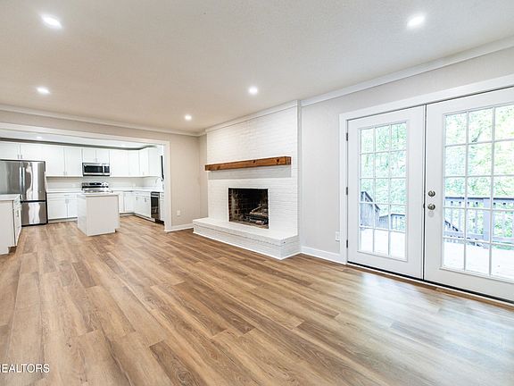 5th image of 107 Garnet Ln