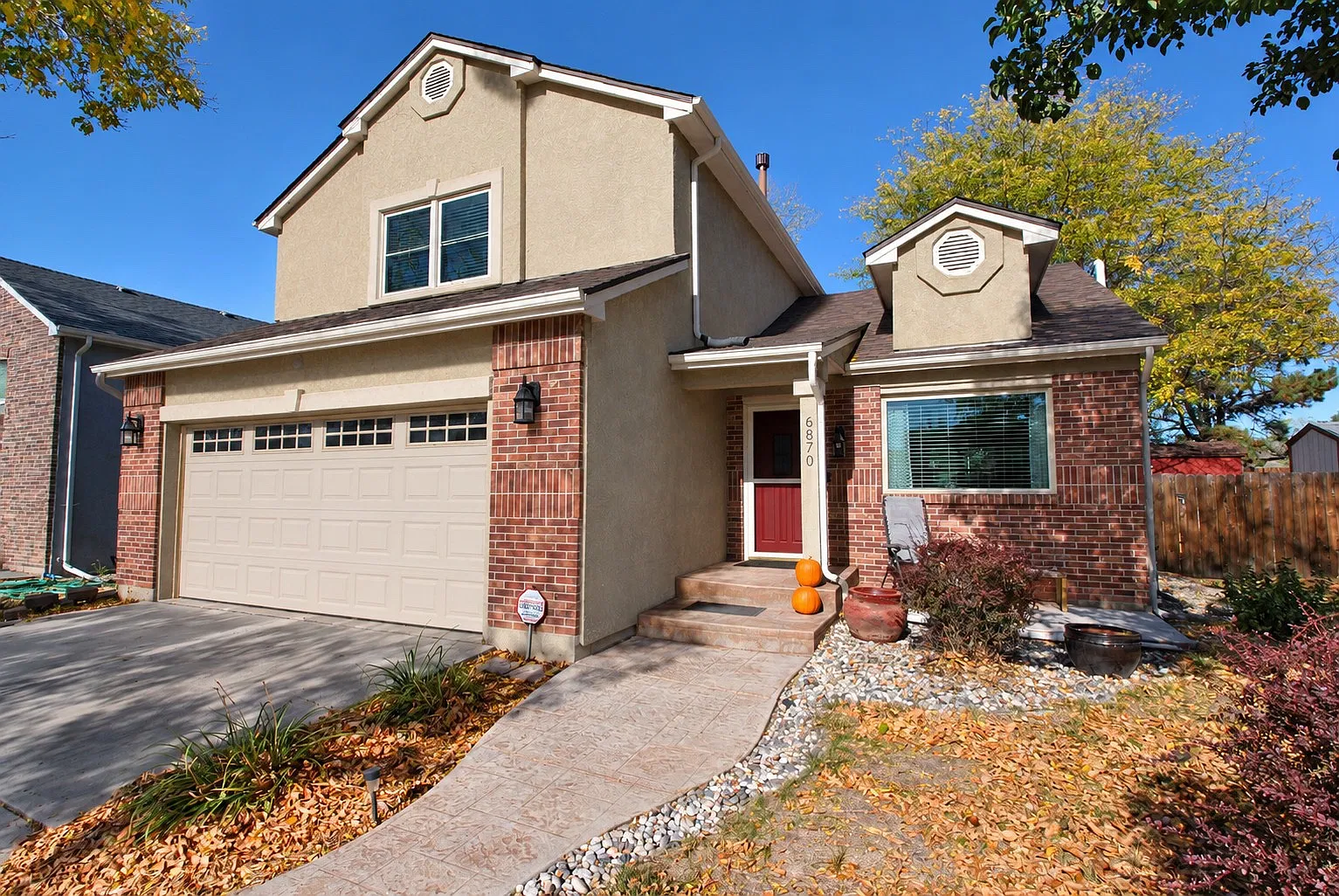 4 bed, 2.5 bath, 2305 sqft, $2,450 — Photo 2