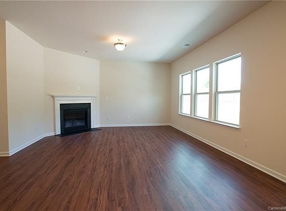 5th image of 1009 Irvine Ct
