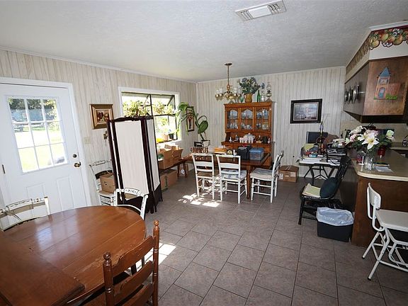 4th image of 350 Pecan St