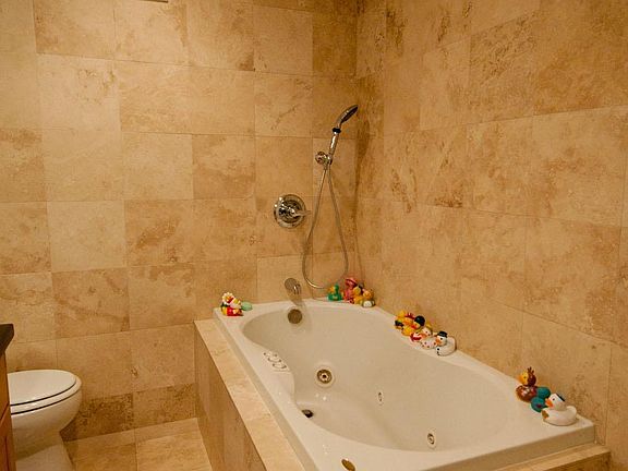 5th image of 425 Grant Ave APT 22