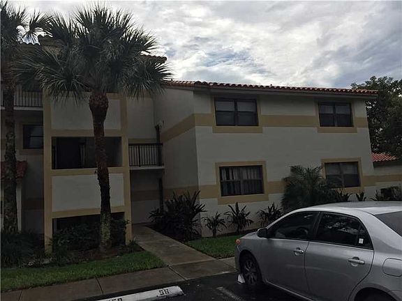 4th image of 9956 Nob Hill Ln #9956