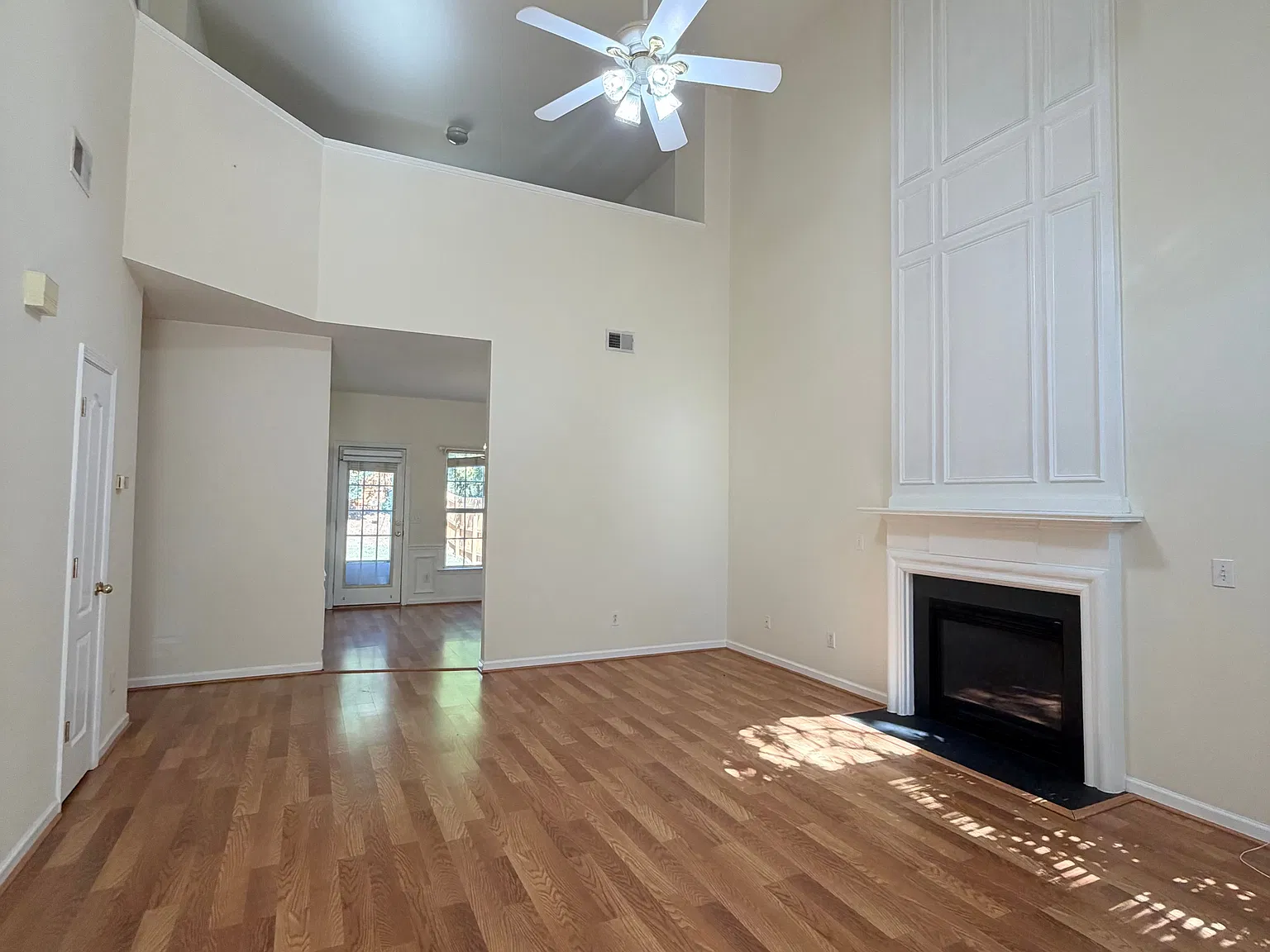 3 bed, 2.5 bath, 2035 sqft, $2,200 — Photo 4