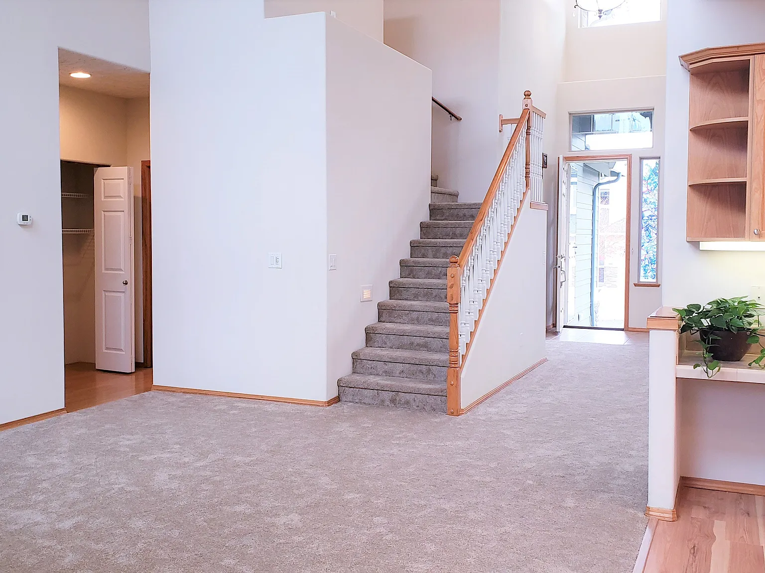 4 bed, 2.5 bath, 2416 sqft, $3,195 — Photo 4