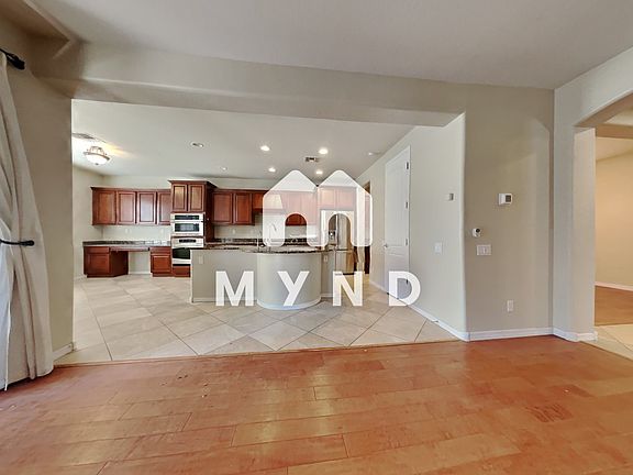 4th image of 3931 E Waller Ln
