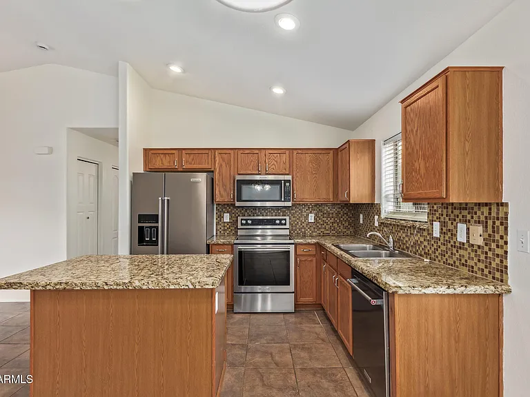 42346 W Sunland Dr — Photo 14
