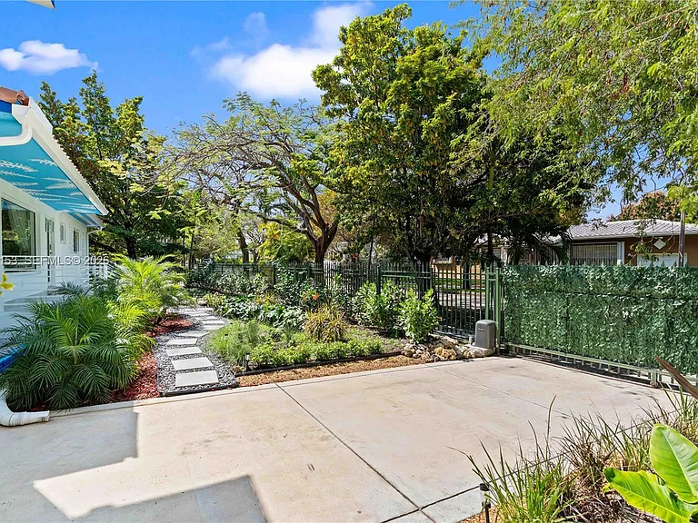 1347 SW 14th Ave — Photo 40