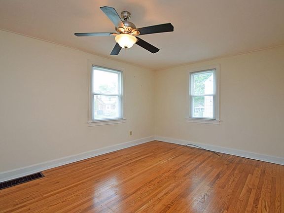 3rd image of 3746 Monfort Heights Dr