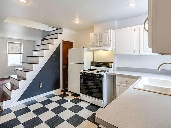 Kitchen w/ basement (fridge has been replaced)