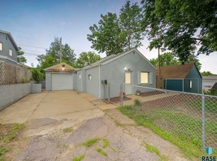 1105 S Van Eps Ave, Sioux Falls, SD 57105