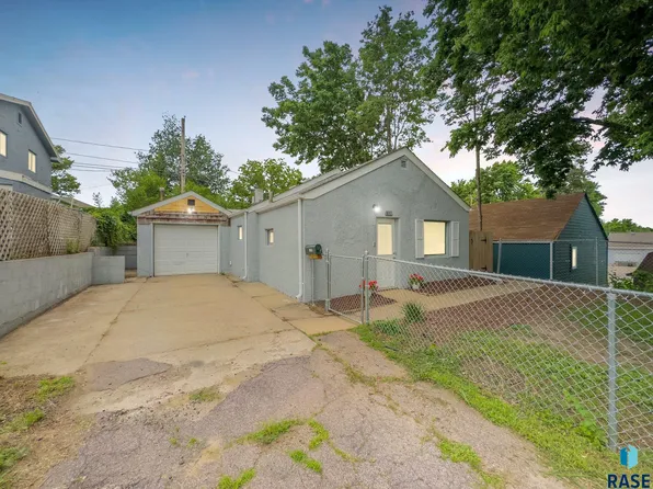 1105 S Van Eps Ave, Sioux Falls, SD 57105