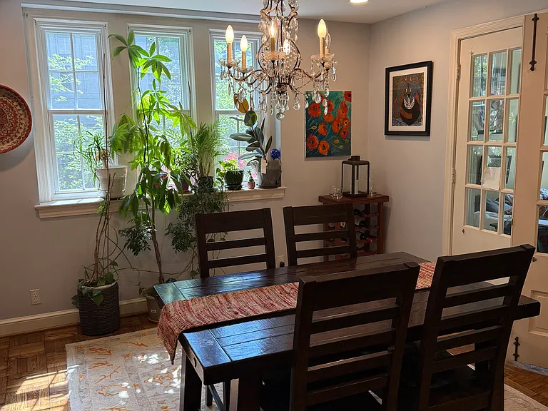 Dining area 4