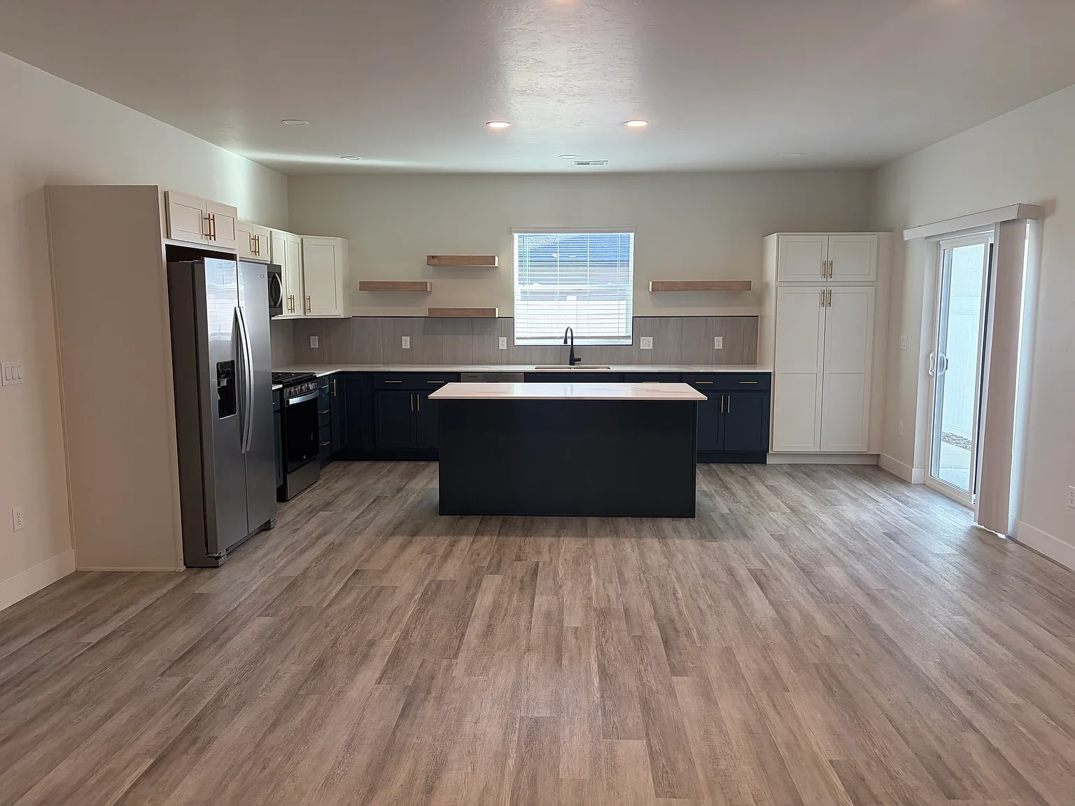 3 bed, 2.5 bath, 2063 sqft, $2,800 — Photo 4