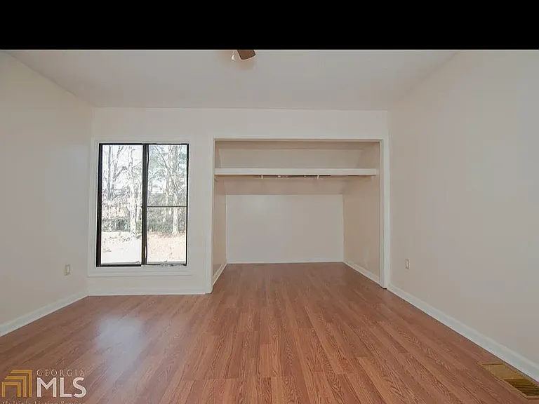 17 Tiburon Dr #17 — Photo 2