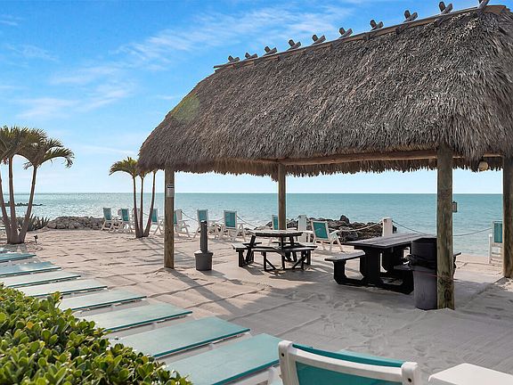2nd image of 1121 W Ocean Dr #10