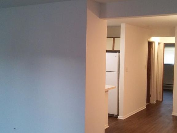 3rd image of 1300 N Geneva Dr APT 1B