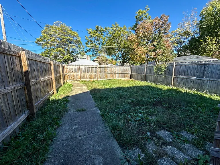 850 E Whittier St — Photo 25