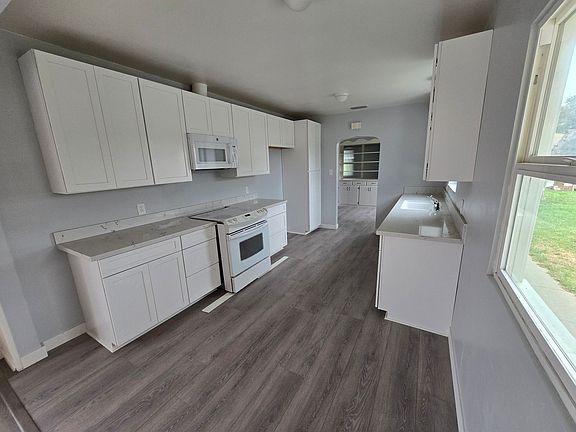 4th image of 4420 N Lyman Ave #4426