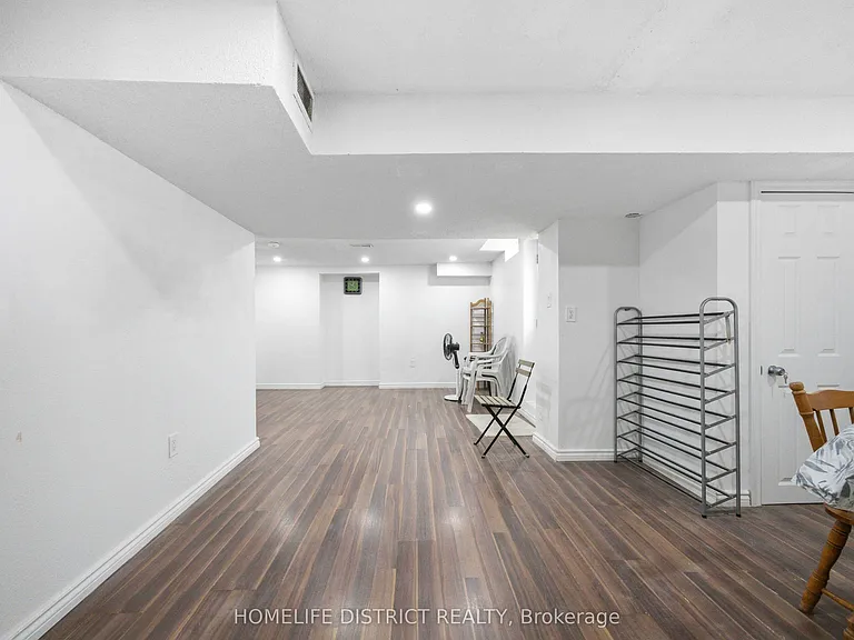 579 Sheppard Ave — Photo 4