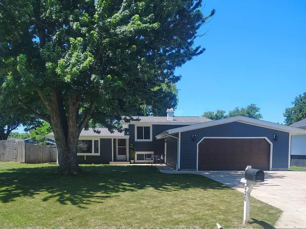 920 N 8th Ave, Canton, IL 61520