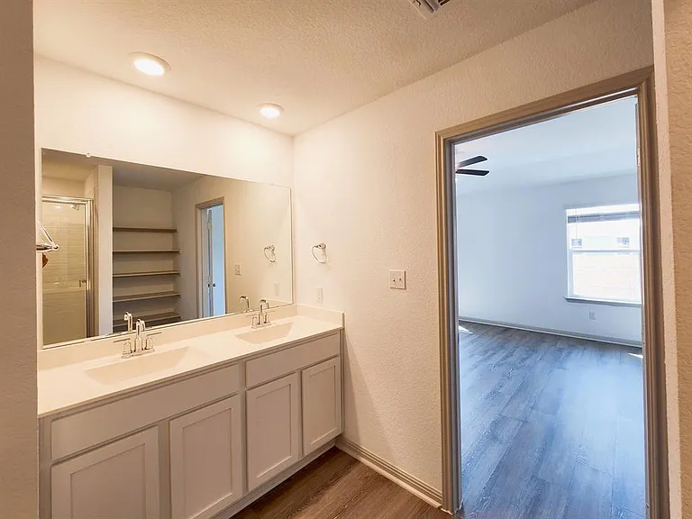 125 Sweetwater Creek Ln — Photo 3