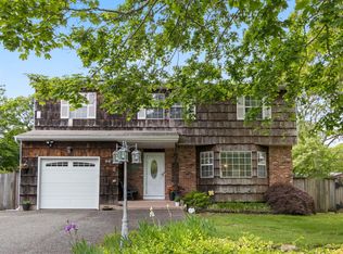 60 Heston Rd, Shirley, NY 11967