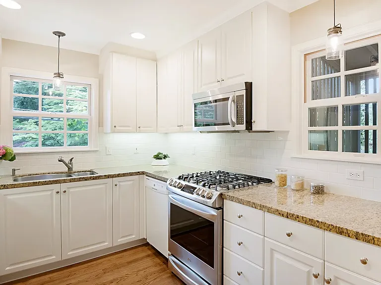 7205 SW Benz Park Dr — Photo 4