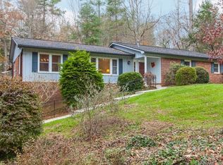 141 Surry Ln, Hendersonville, NC 28791